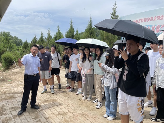 13日，，，，，南泥湾治沟造地树模项目现场教学（延循分公司）.jpg